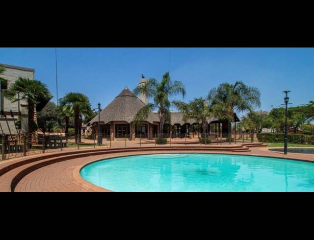 2 BEDROOM APARTMENT FOR SALE IN MOOIKLOOF RIDGE